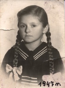 Celestyna Dobrzańska- w mundurku szkolnym